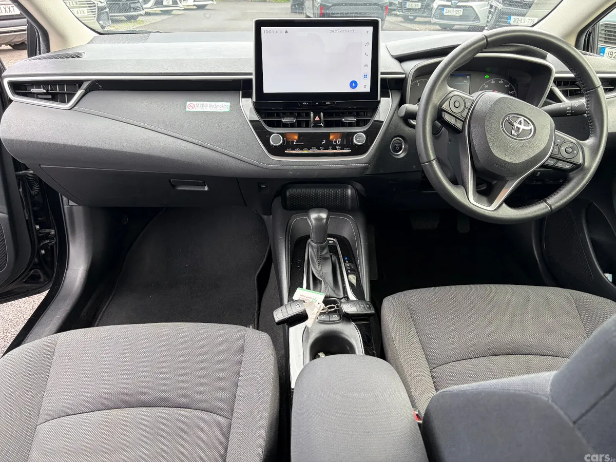 Toyota Corolla Saloon, Petrol Hybrid, 2023, Silver