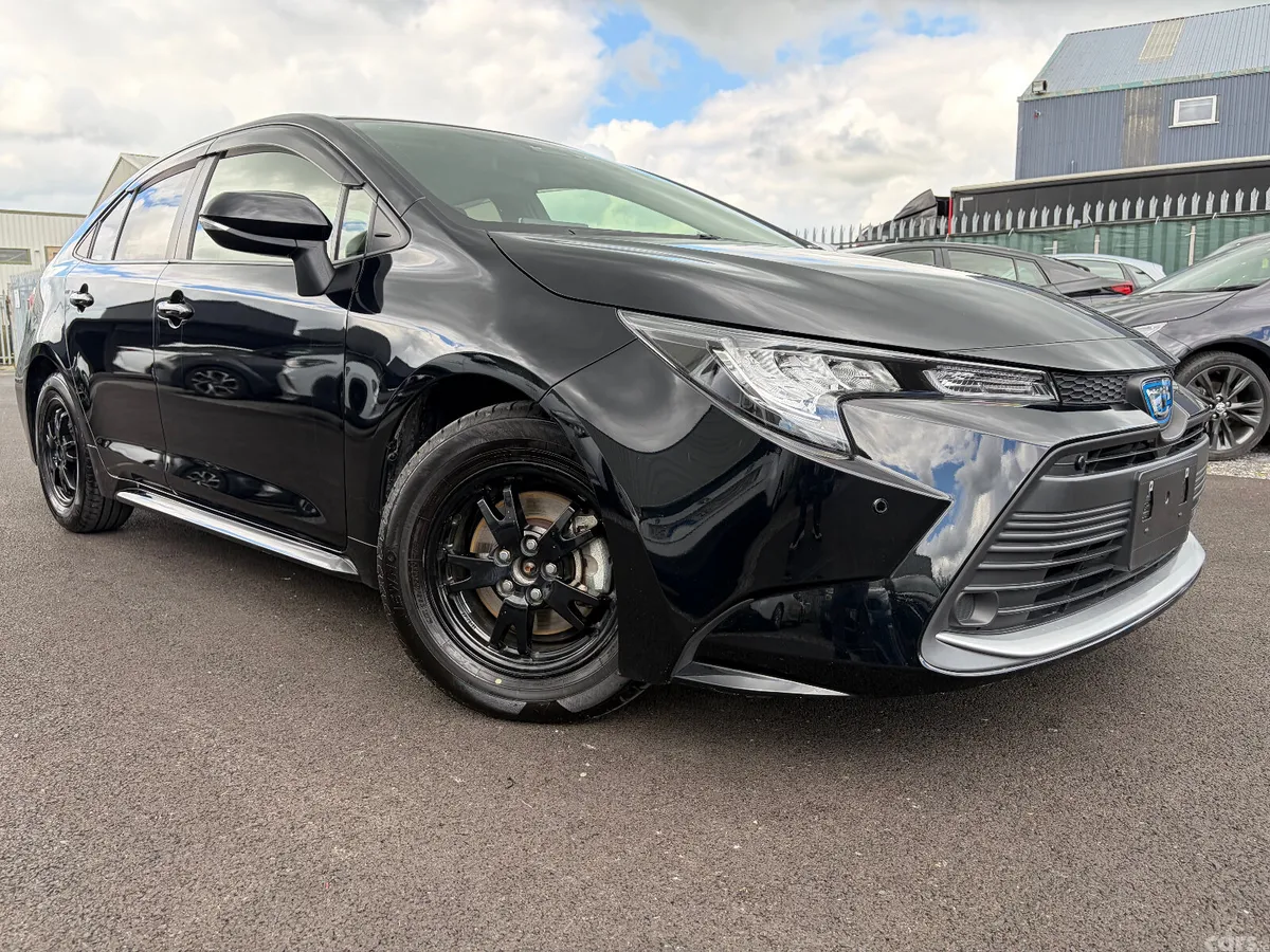 Toyota Corolla Saloon, Petrol Hybrid, 2023, Silver