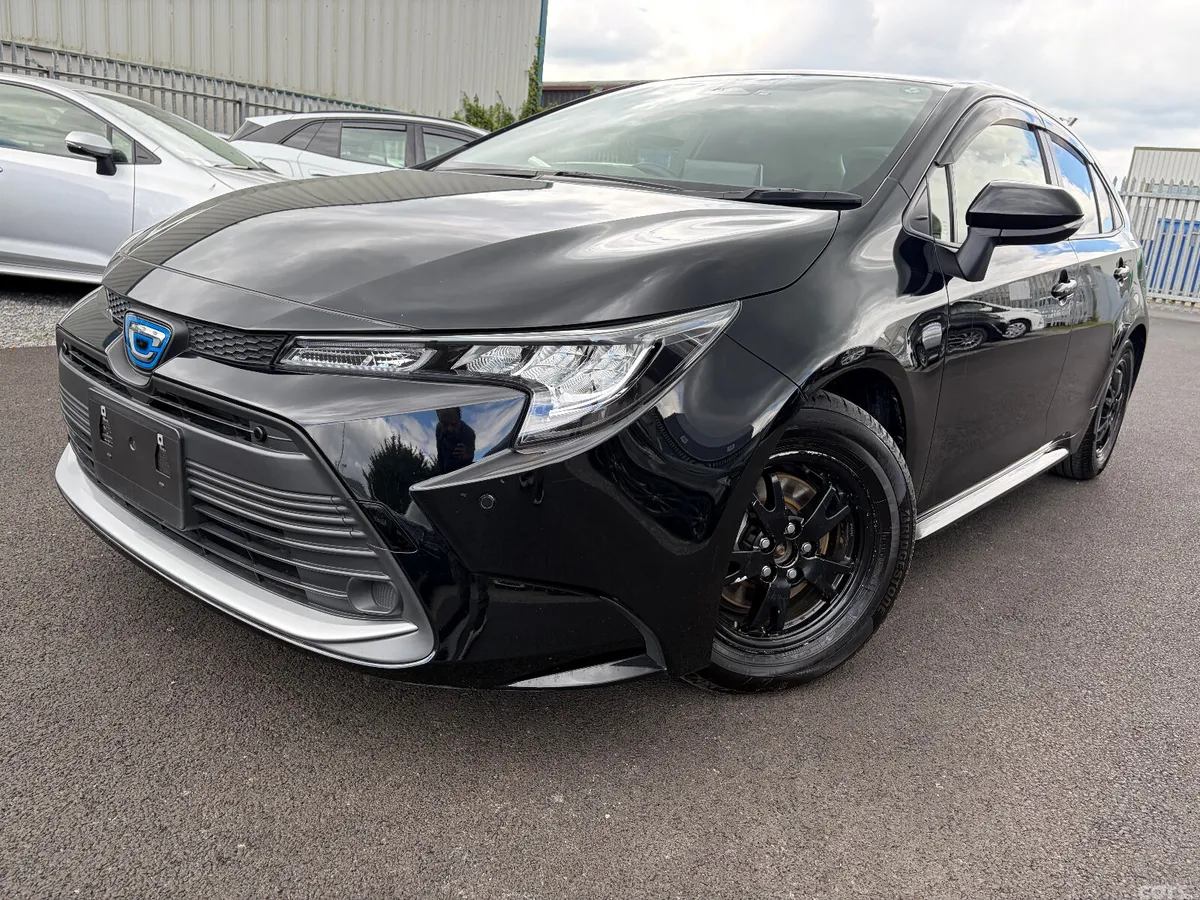 Toyota Corolla Saloon, Petrol Hybrid, 2023, Silver