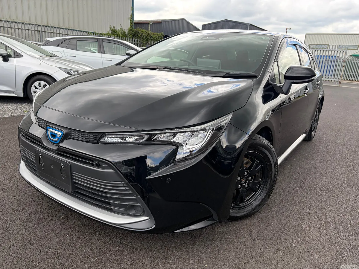 Toyota Corolla Saloon, Petrol Hybrid, 2023, Silver
