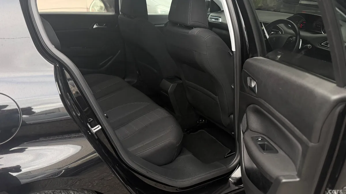 Peugeot 308 Hatchback, Petrol, 2015, Black