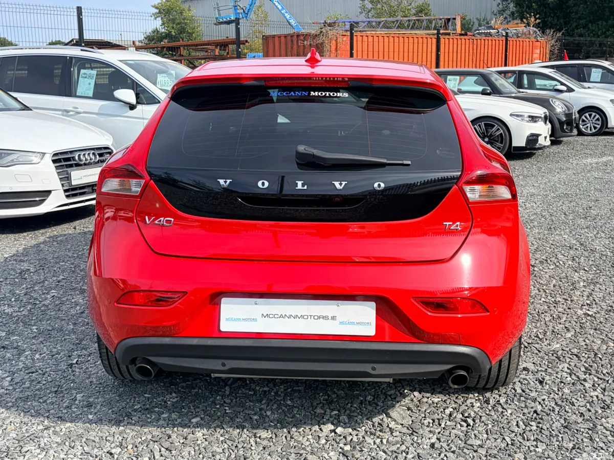 Volvo V40 Hatchback, Petrol, 2015, Red