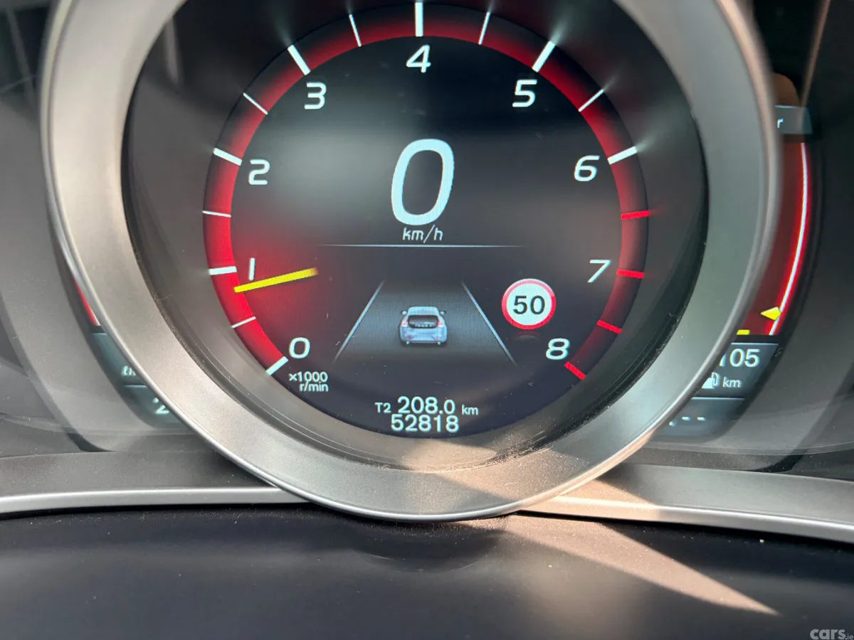 Volvo V40 Hatchback, Petrol, 2015, Red