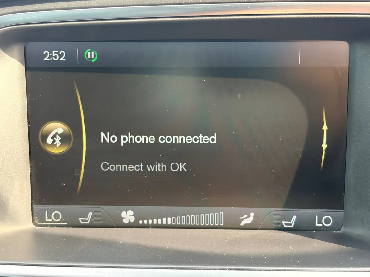Volvo V40 Hatchback, Petrol, 2015, Red