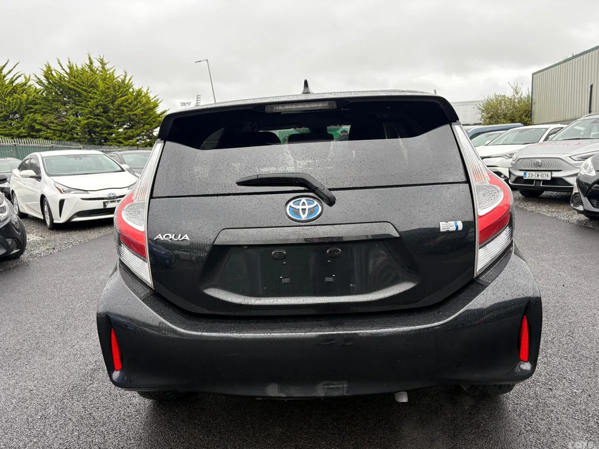 Toyota Aqua Hatchback, Petrol Hybrid, 2017, Black