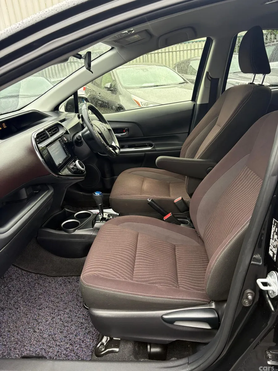 Toyota Aqua Hatchback, Petrol Hybrid, 2017, Black