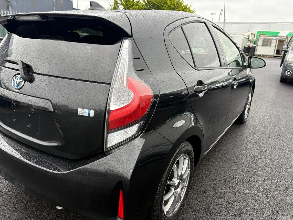 Toyota Aqua Hatchback, Petrol Hybrid, 2017, Black