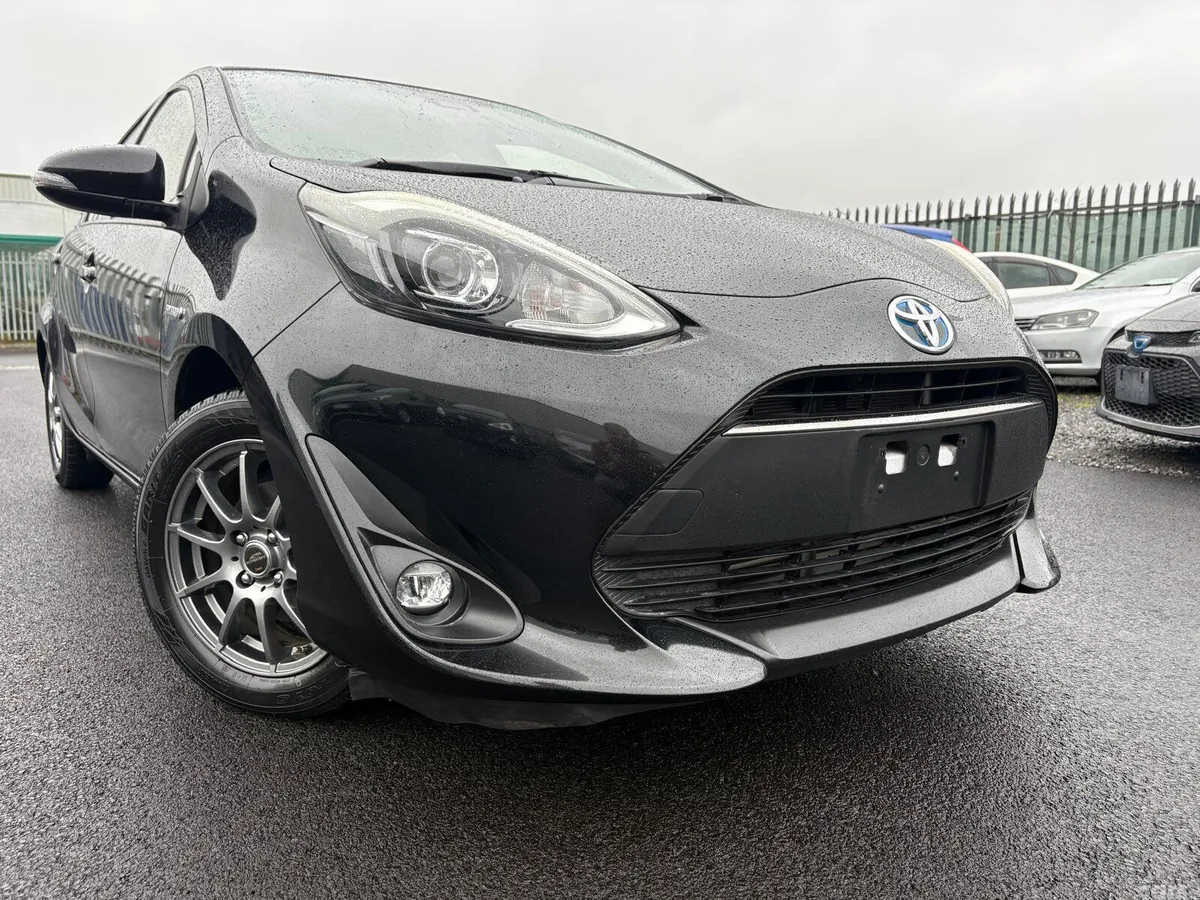 Toyota Aqua Hatchback, Petrol Hybrid, 2017, Black