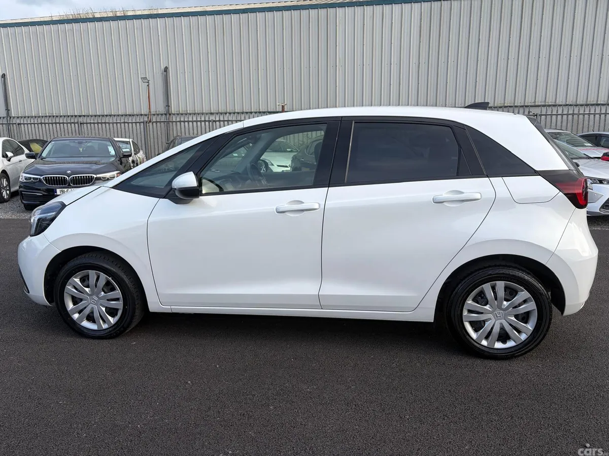 Honda Fit Hatchback, Petrol Hybrid, 2021, White