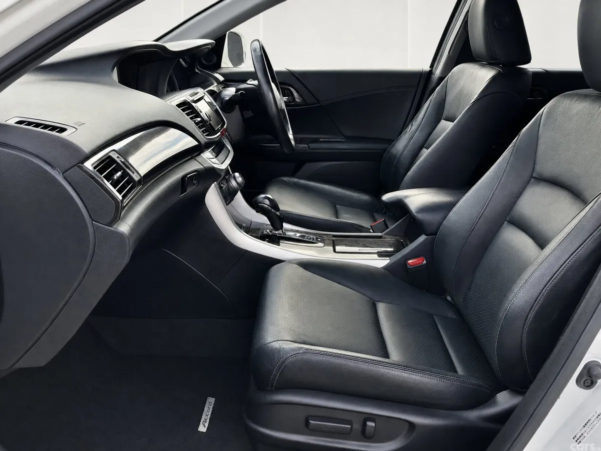 Honda Accord Saloon, Petrol Hybrid, 2015, White