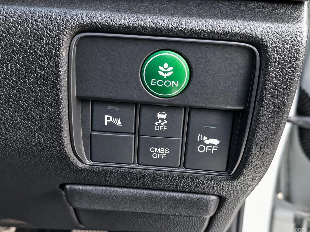 Honda Accord Saloon, Petrol Hybrid, 2015, White
