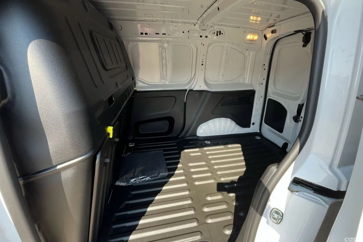 Peugeot Partner MPV, Diesel, 2024, White