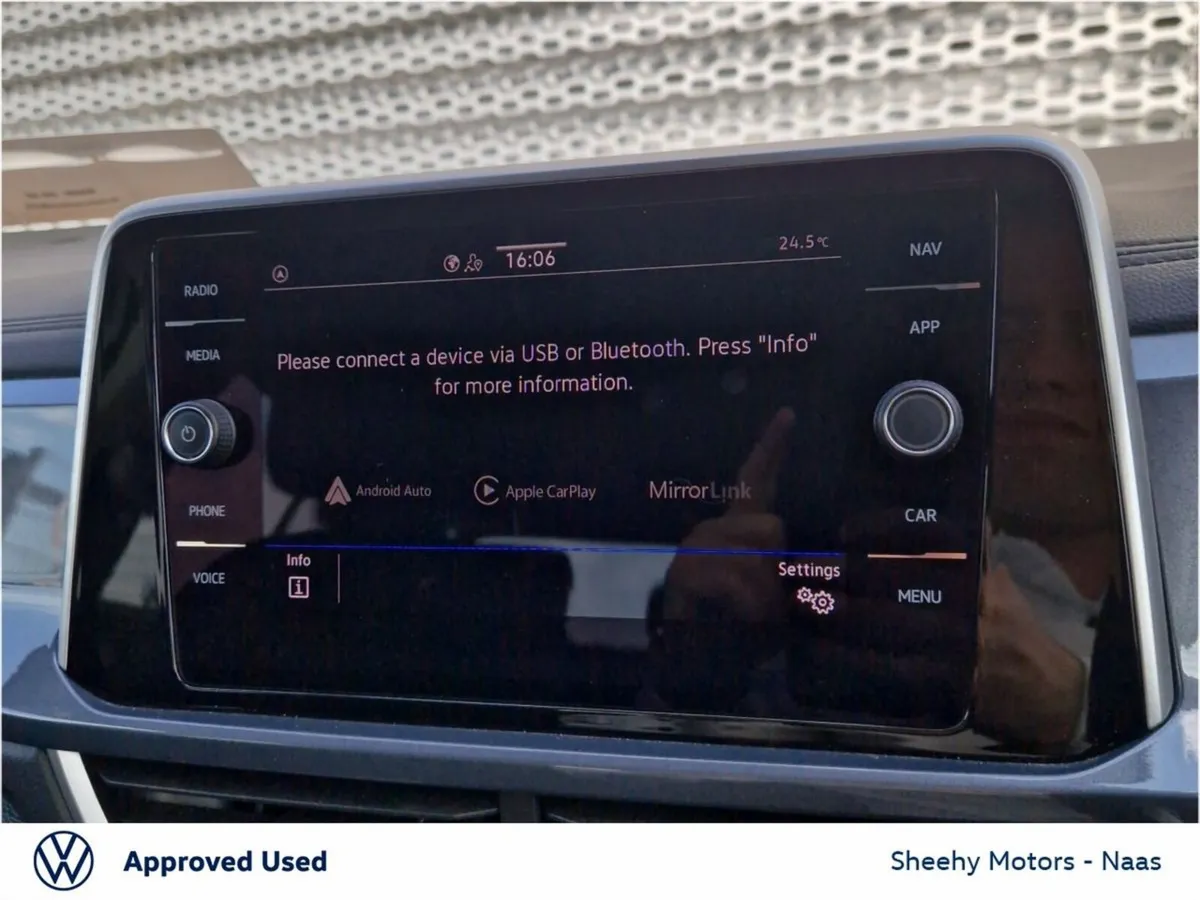 Volkswagen T-Roc SUV, Petrol, 2023, White