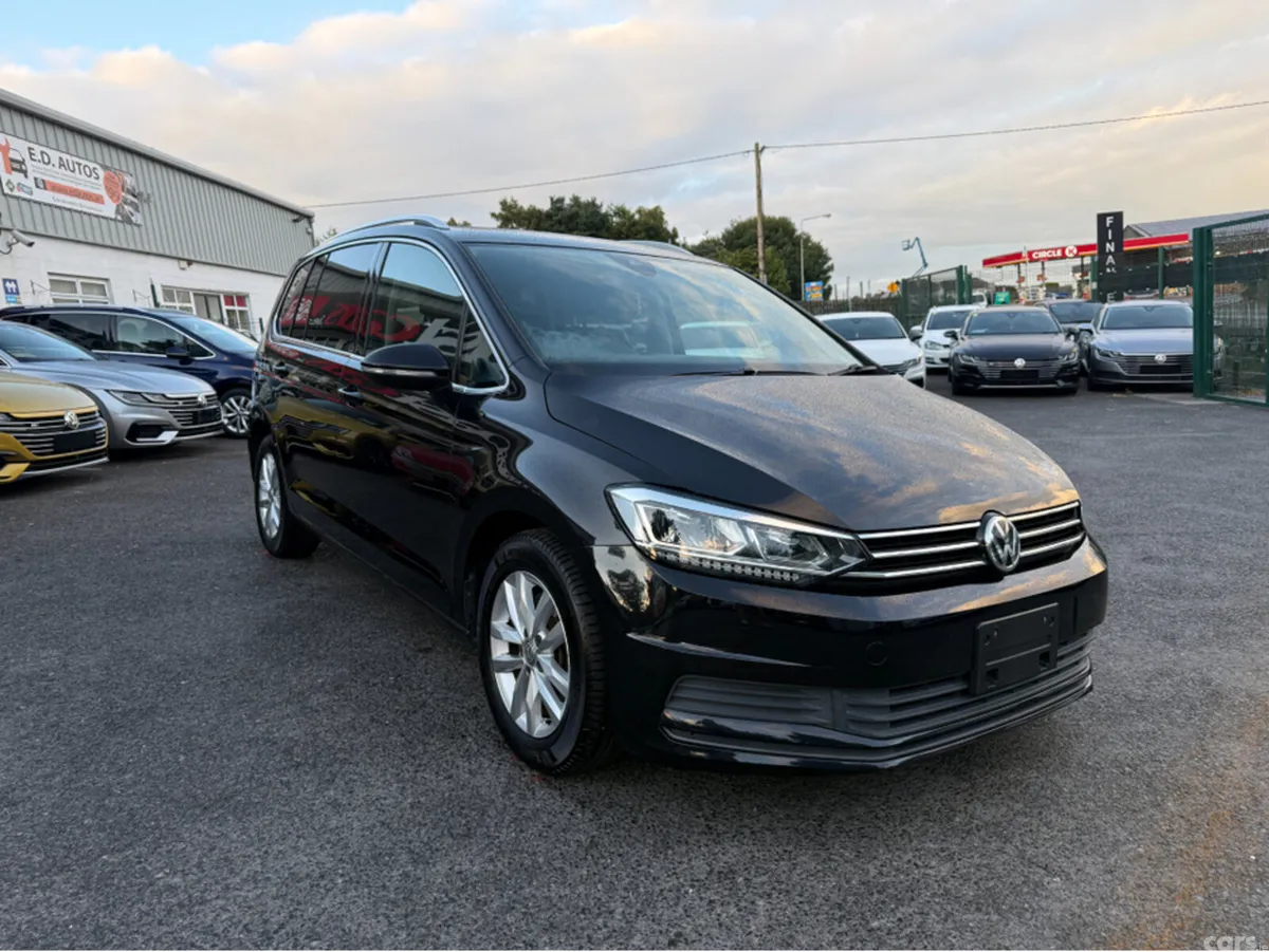 Volkswagen Touran MPV, Petrol, 2017, Black