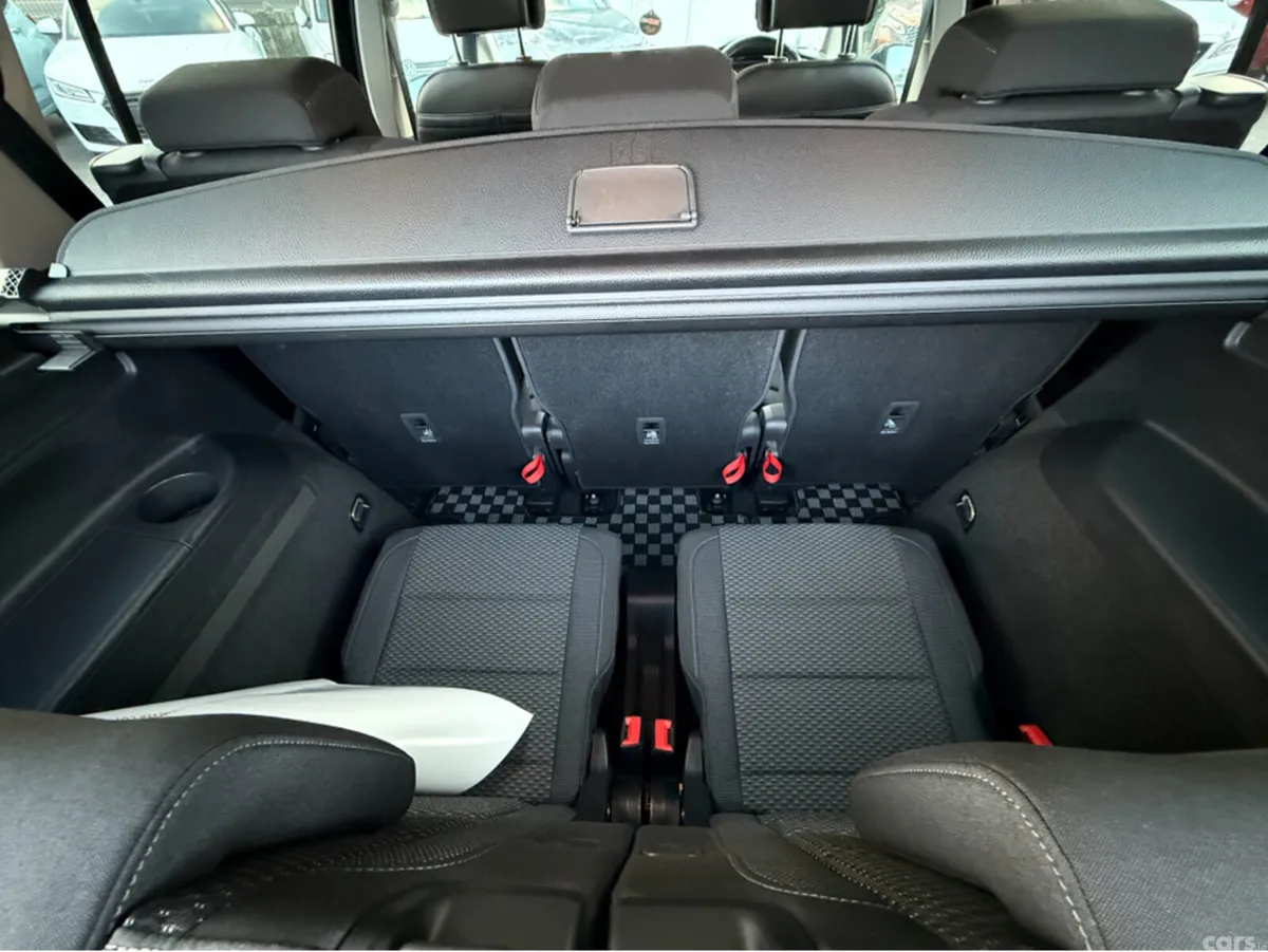 Volkswagen Touran MPV, Petrol, 2017, Black