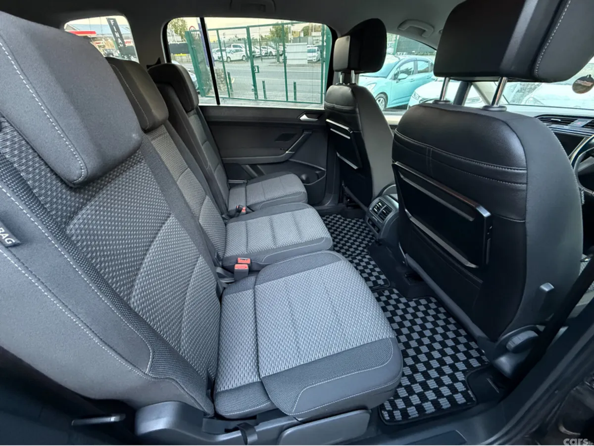 Volkswagen Touran MPV, Petrol, 2017, Black
