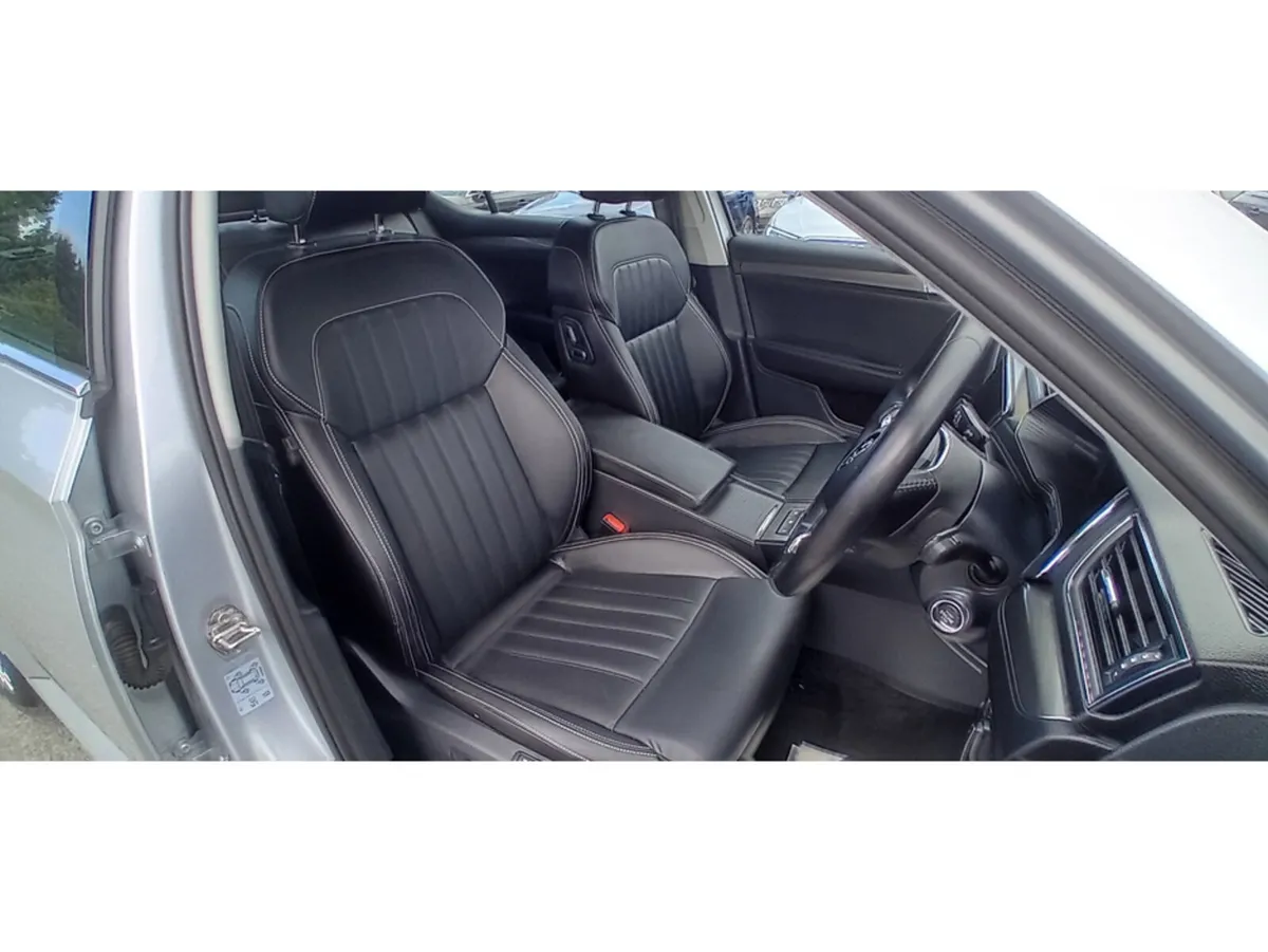 Skoda Superb Hatchback, Diesel, 2022, Grey