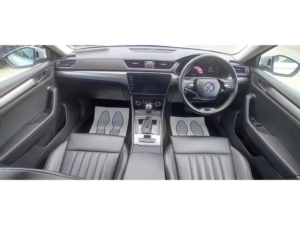 Skoda Superb Hatchback, Diesel, 2022, Grey
