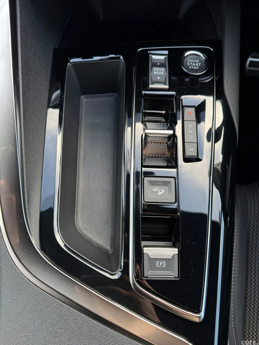Peugeot 3008 MPV, Diesel, 2024, Black