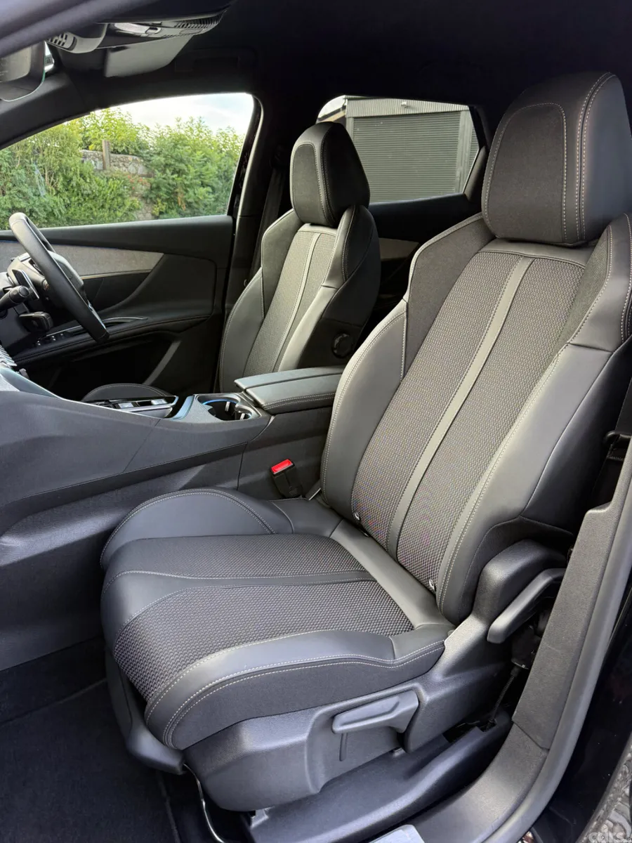 Peugeot 3008 MPV, Diesel, 2024, Black