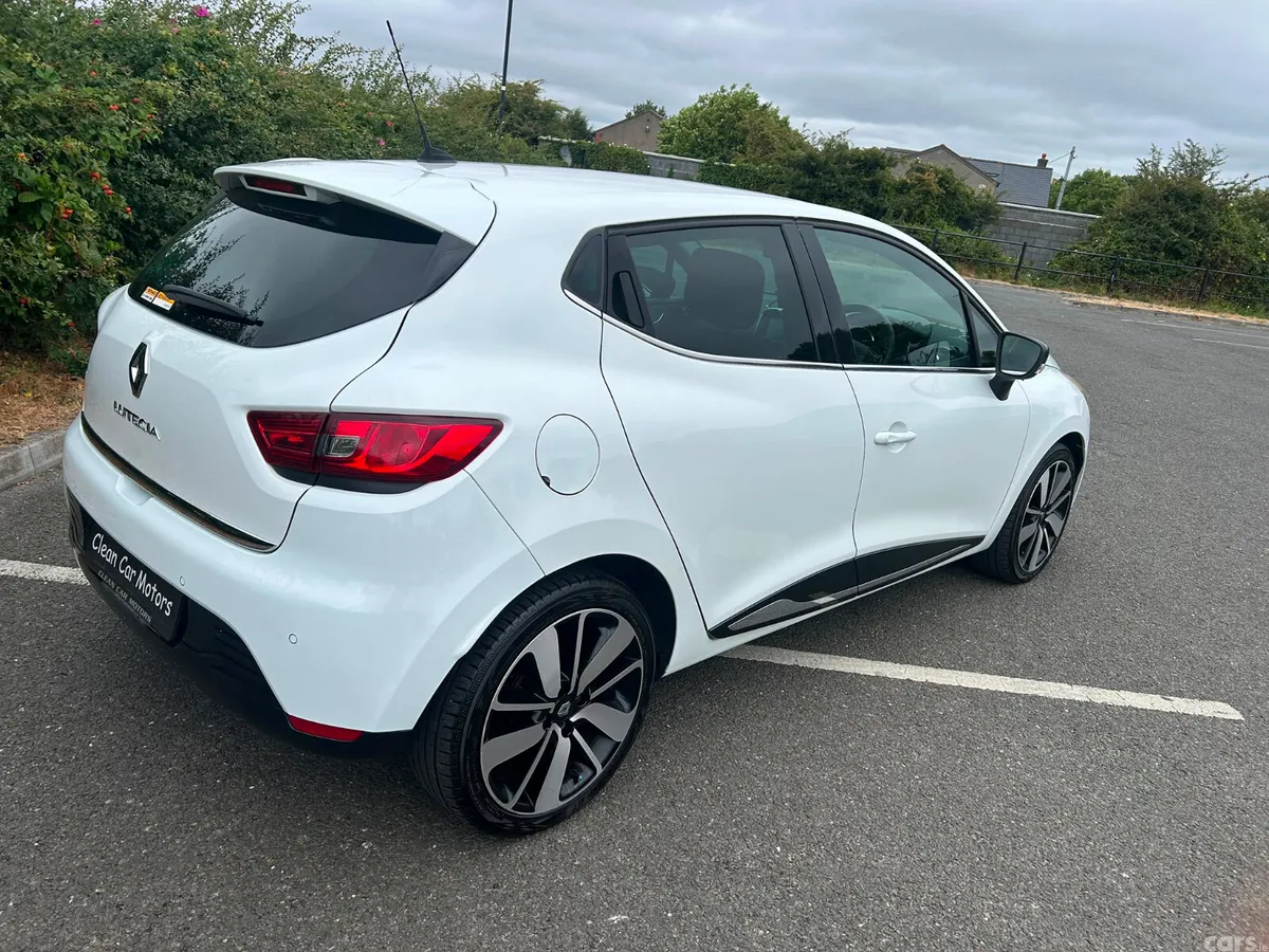 Renault Clio Hatchback, Petrol, 2015, White