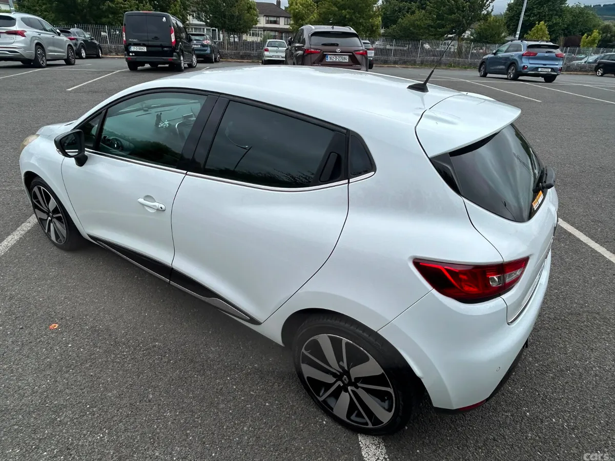 Renault Clio Hatchback, Petrol, 2015, White