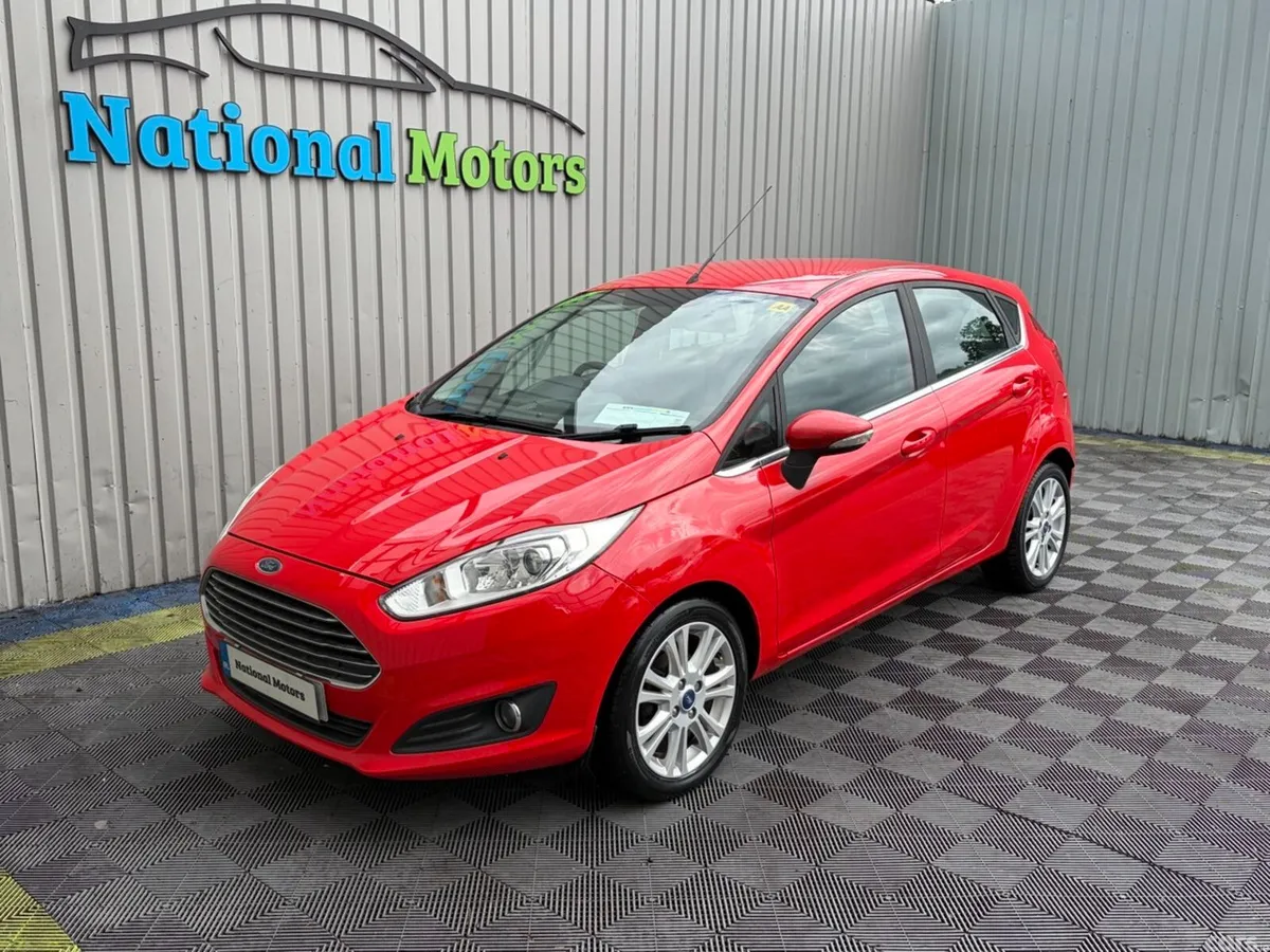 Ford Fiesta Hatchback, Petrol, 2015, Red