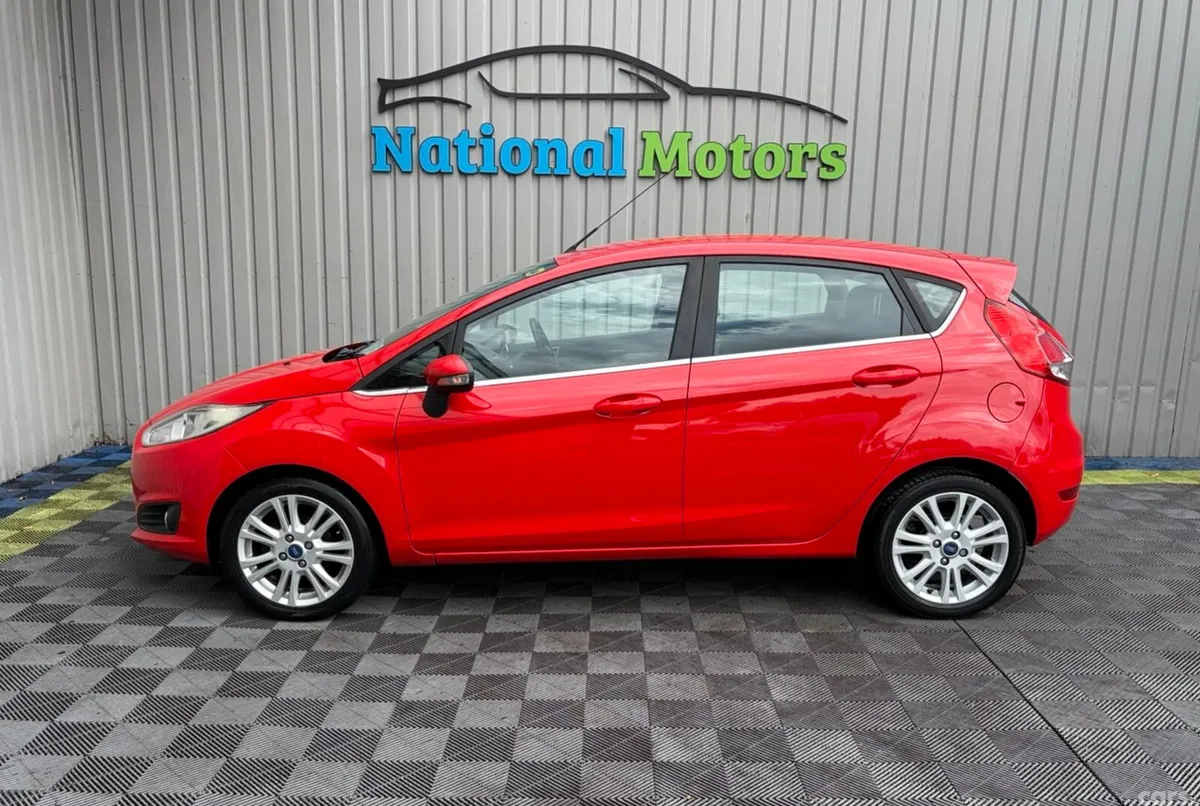 Ford Fiesta Hatchback, Petrol, 2015, Red