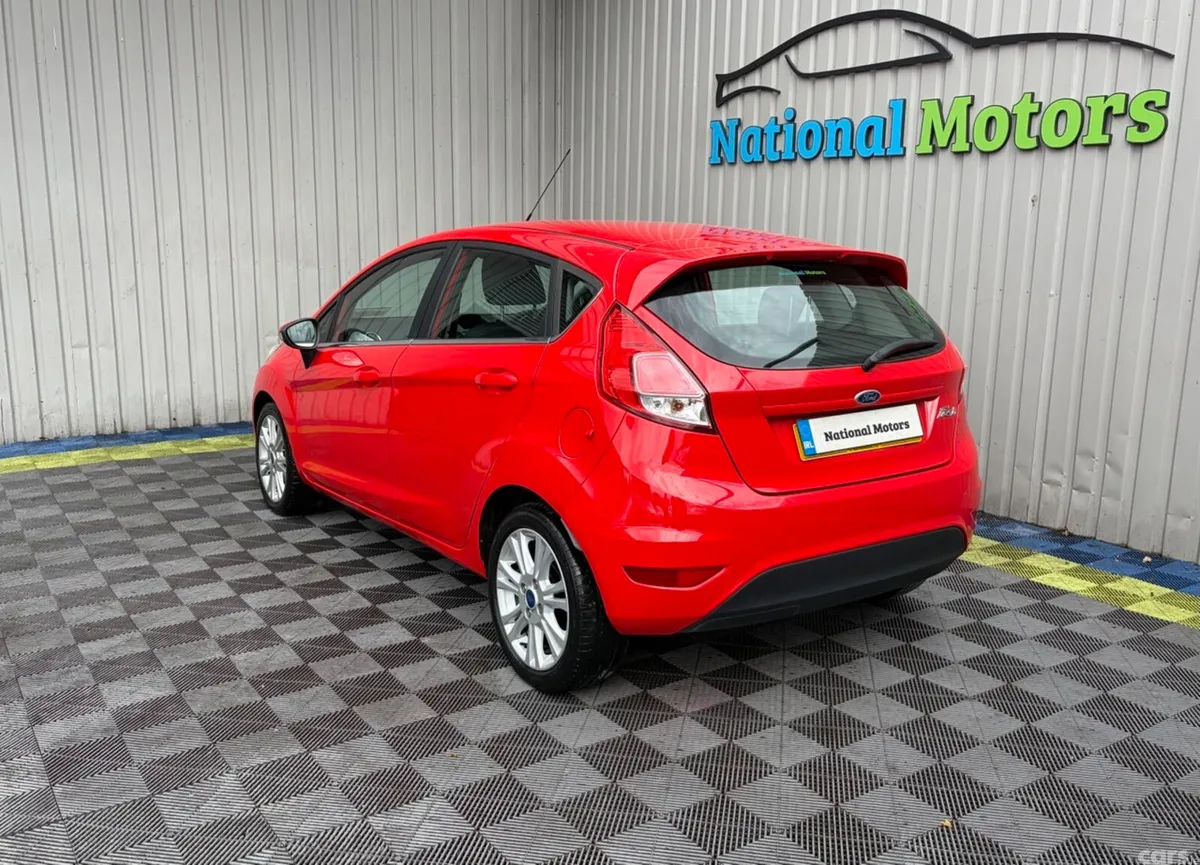 Ford Fiesta Hatchback, Petrol, 2015, Red