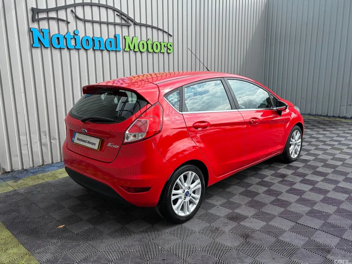 Ford Fiesta Hatchback, Petrol, 2015, Red