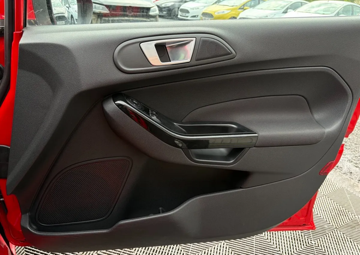 Ford Fiesta Hatchback, Petrol, 2015, Red