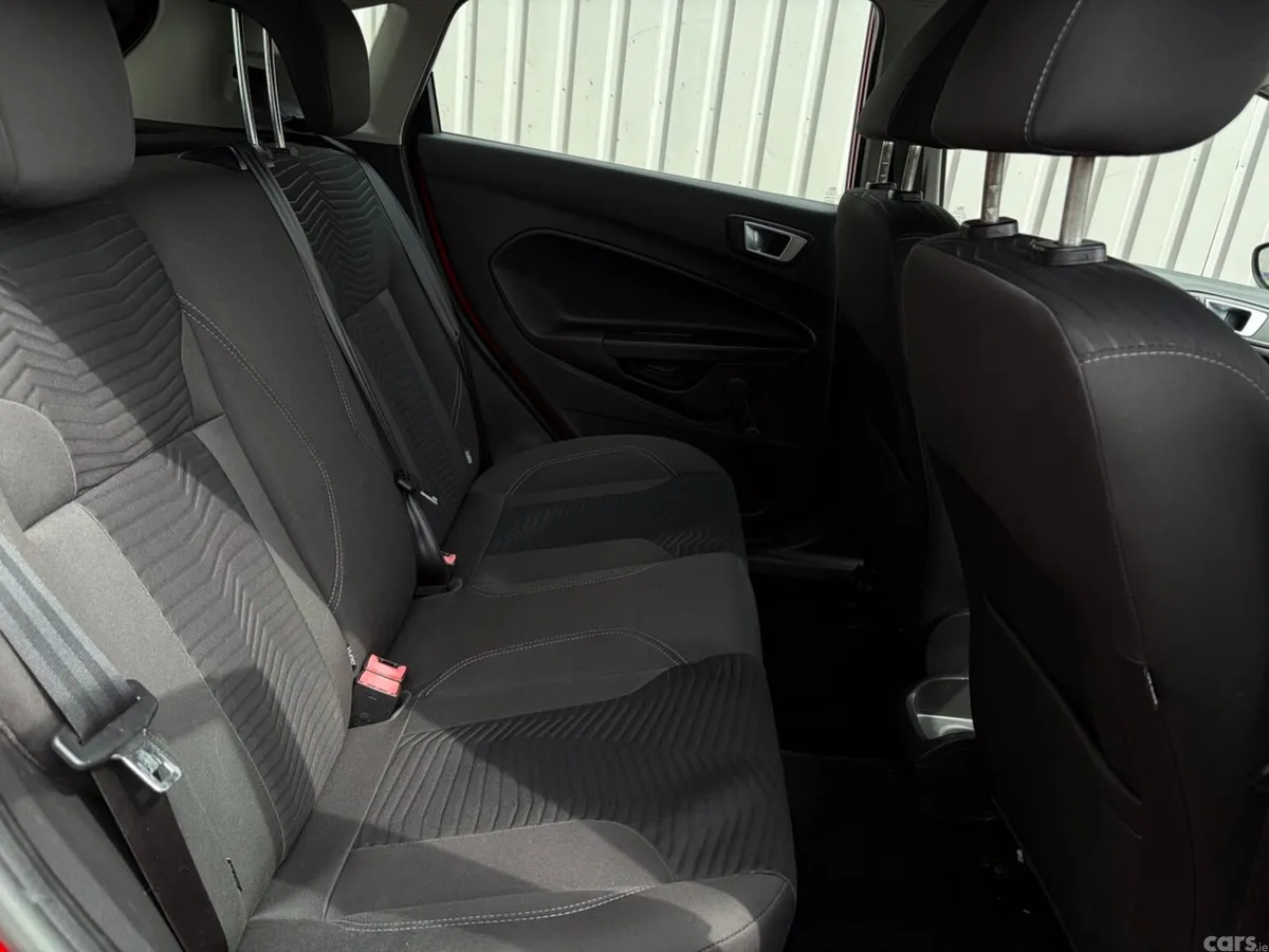 Ford Fiesta Hatchback, Petrol, 2015, Red