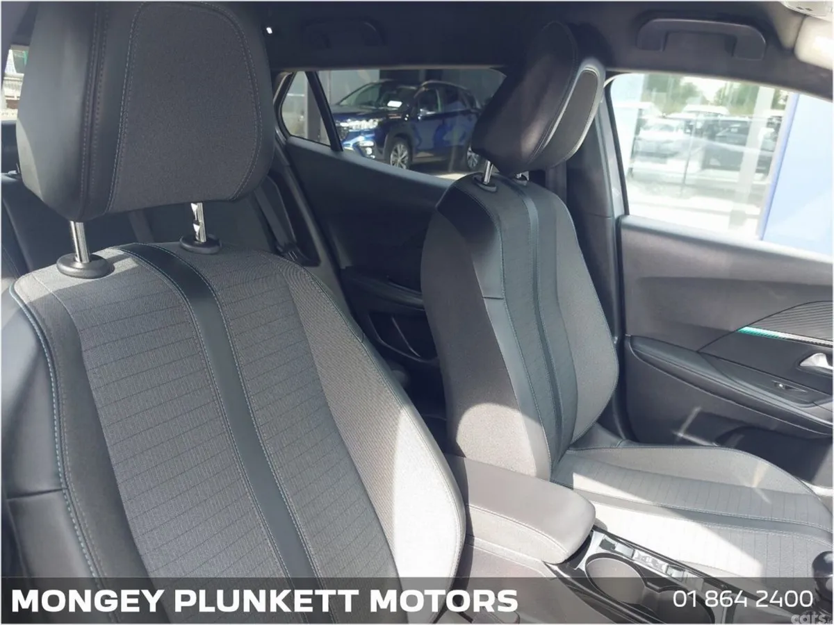 Peugeot 2008 MPV, Petrol, 2023, Grey