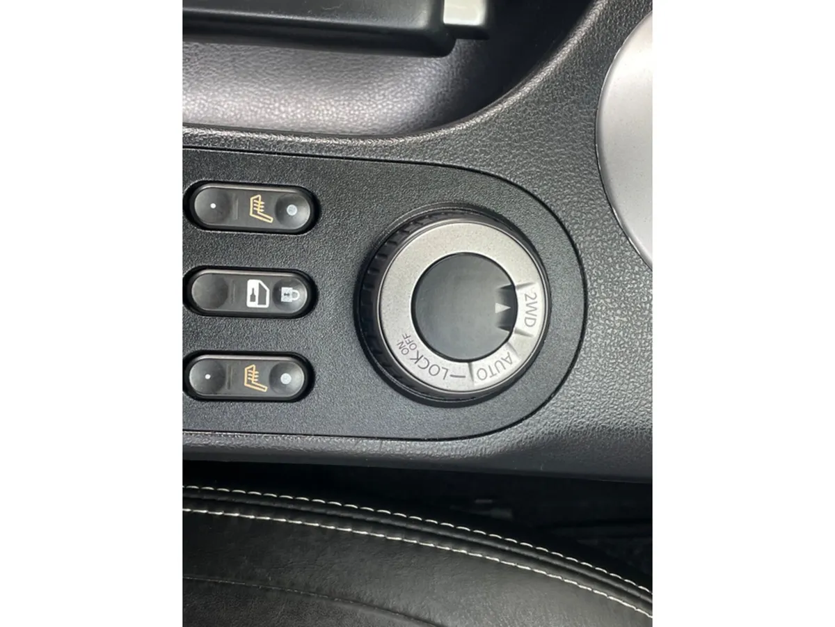 Nissan Qashqai Hatchback, Diesel, 2010, White