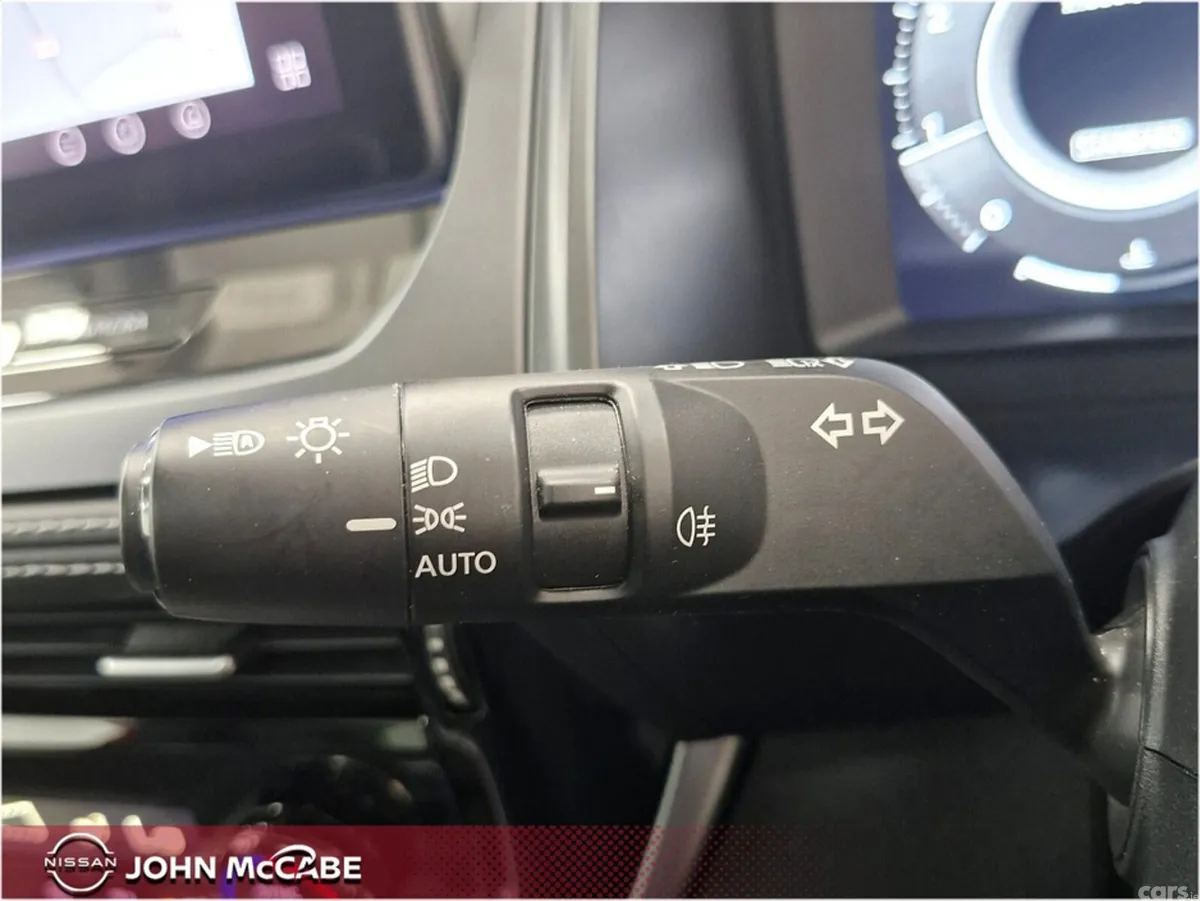 Nissan Qashqai MPV, Petrol Hybrid, 2025, Red