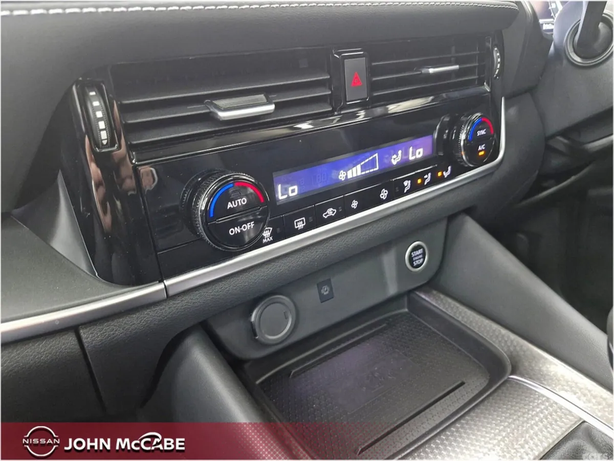 Nissan Qashqai MPV, Petrol Hybrid, 2025, Red
