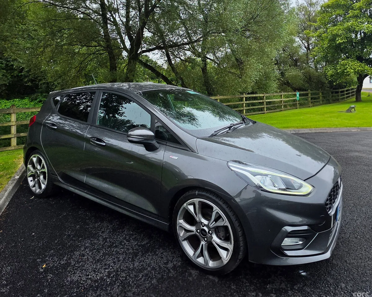 Ford Fiesta Hatchback, Petrol, 2018, Grey