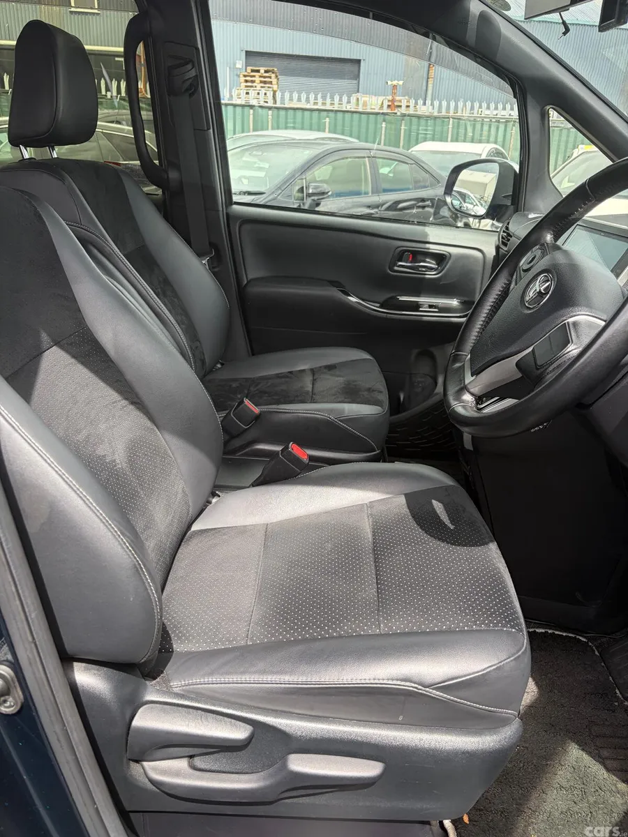 Toyota Voxy MPV, Petrol Hybrid, 2021, Blue