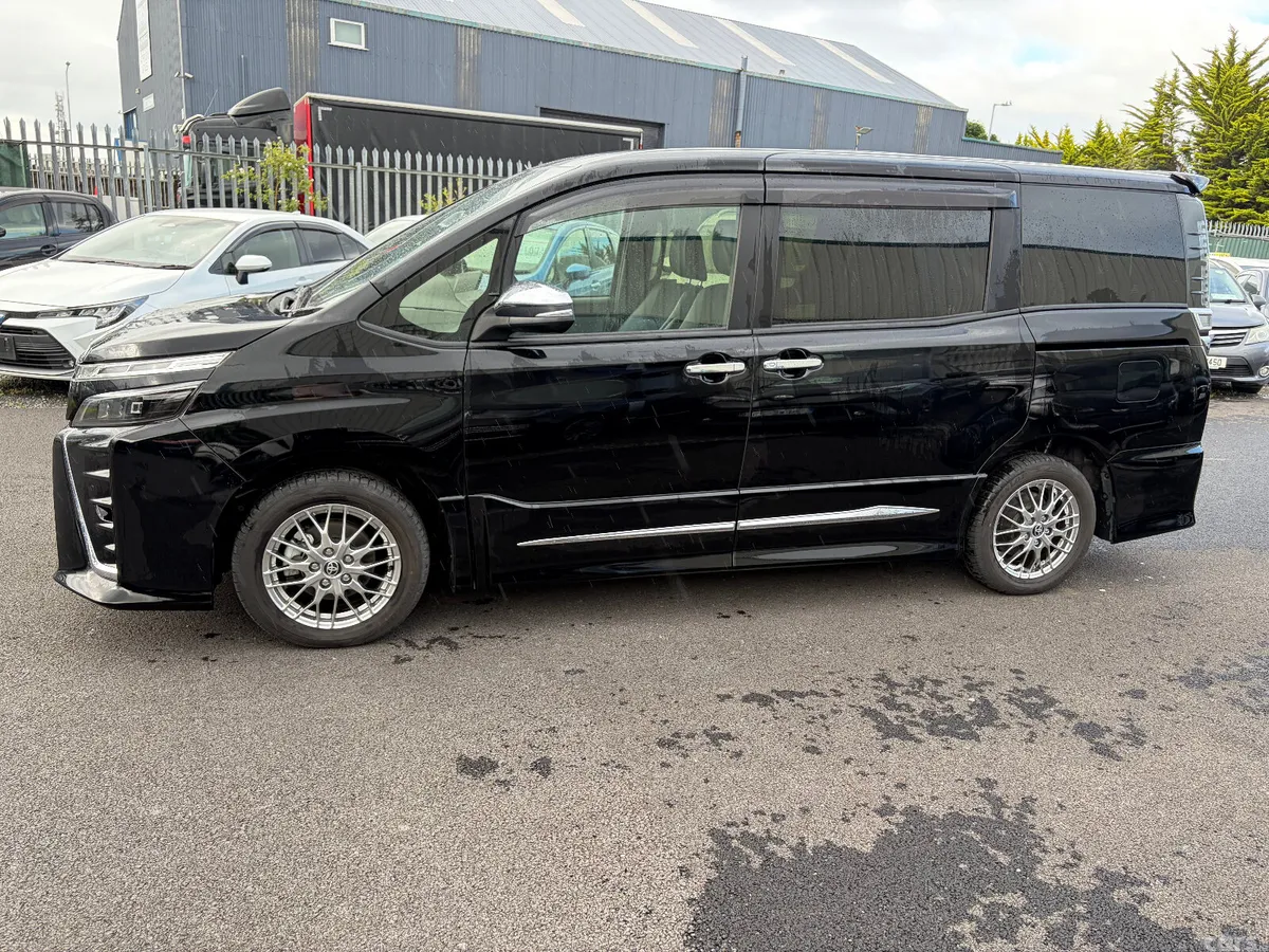 Toyota Voxy MPV, Petrol Hybrid, 2021, Blue