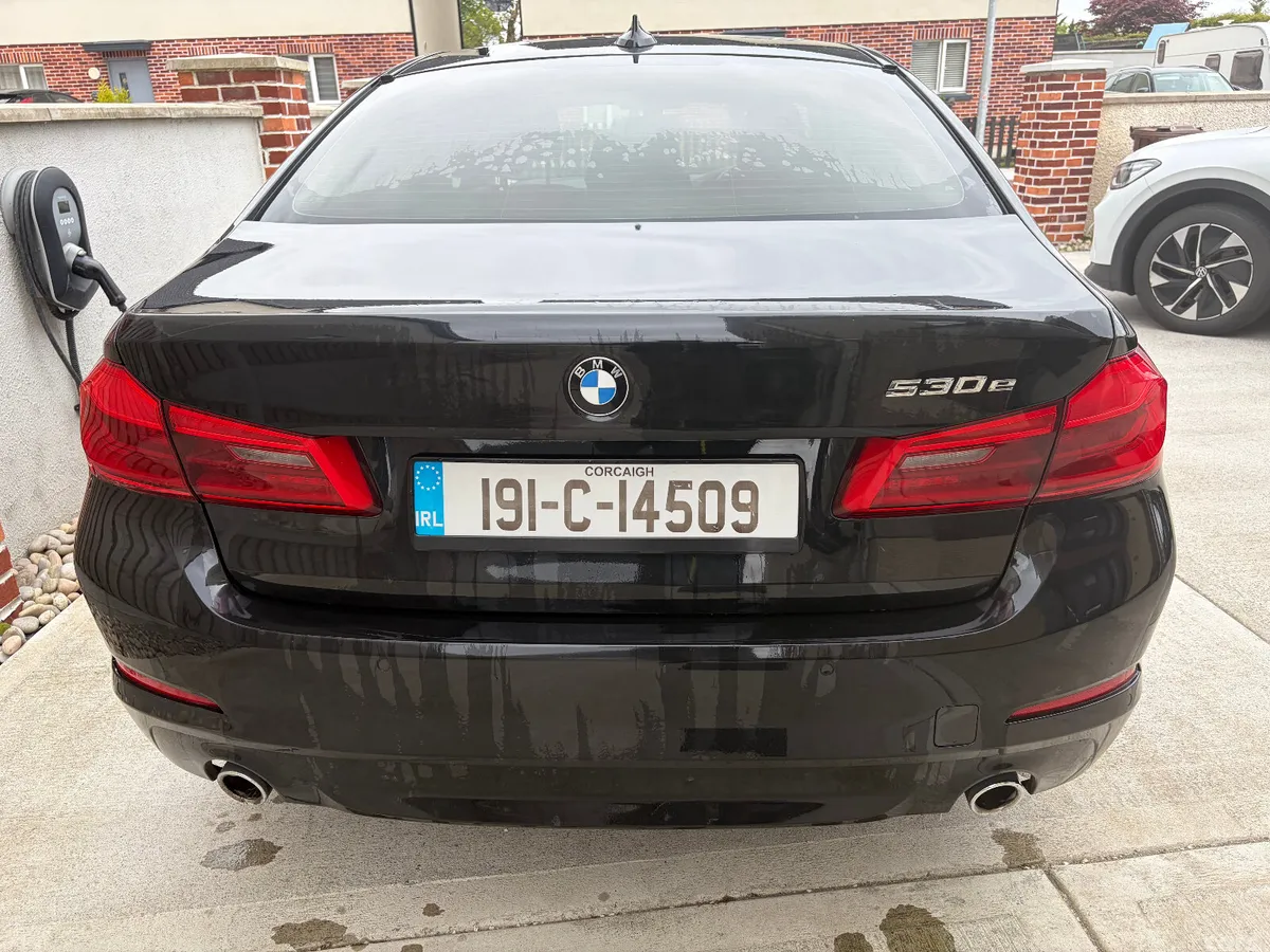 BMW 5-Series Saloon, Petrol Plug-in Hybrid, 2019, Black