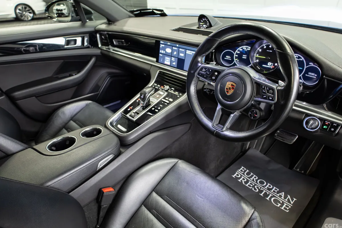 Porsche Panamera Hatchback, Petrol Plug-in Hybrid, 2018, Blue