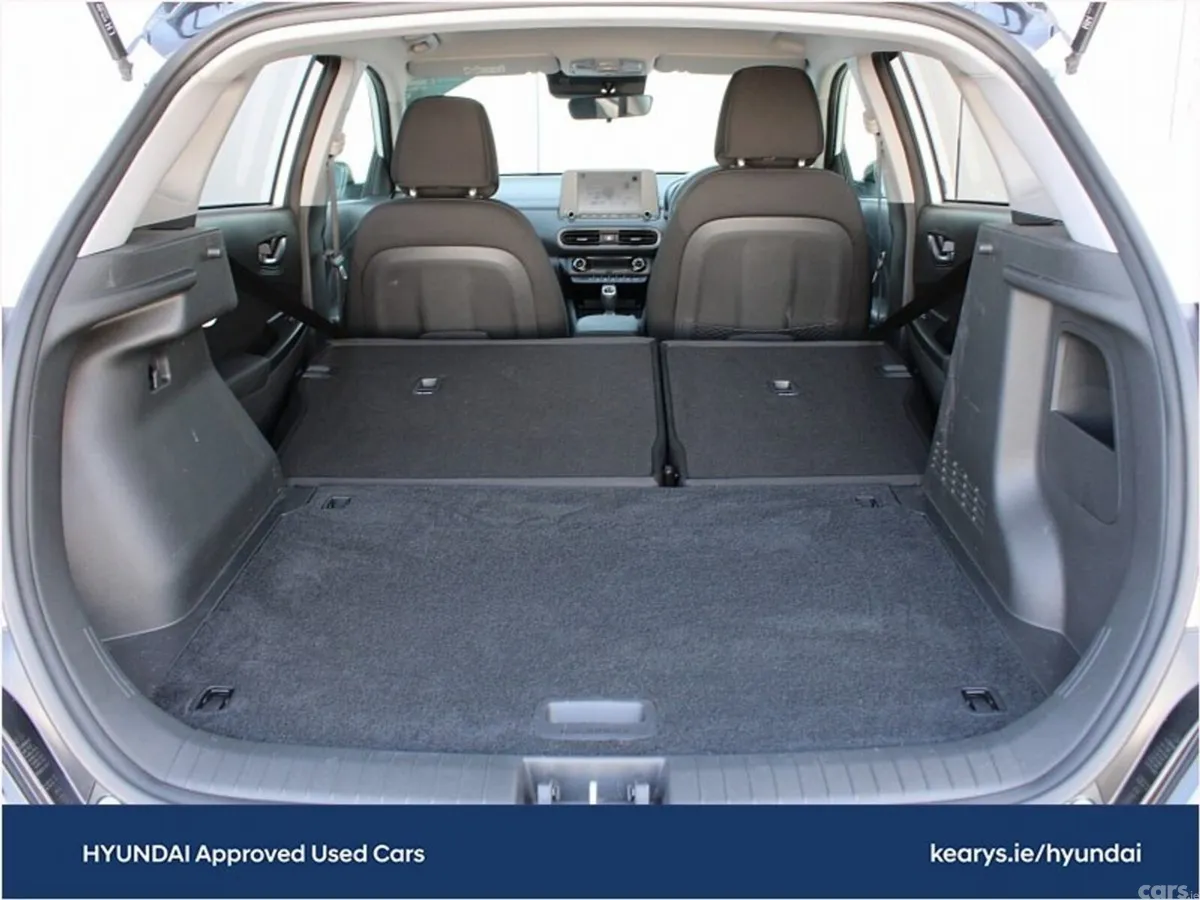 Hyundai KONA MPV, Petrol, 2023, White