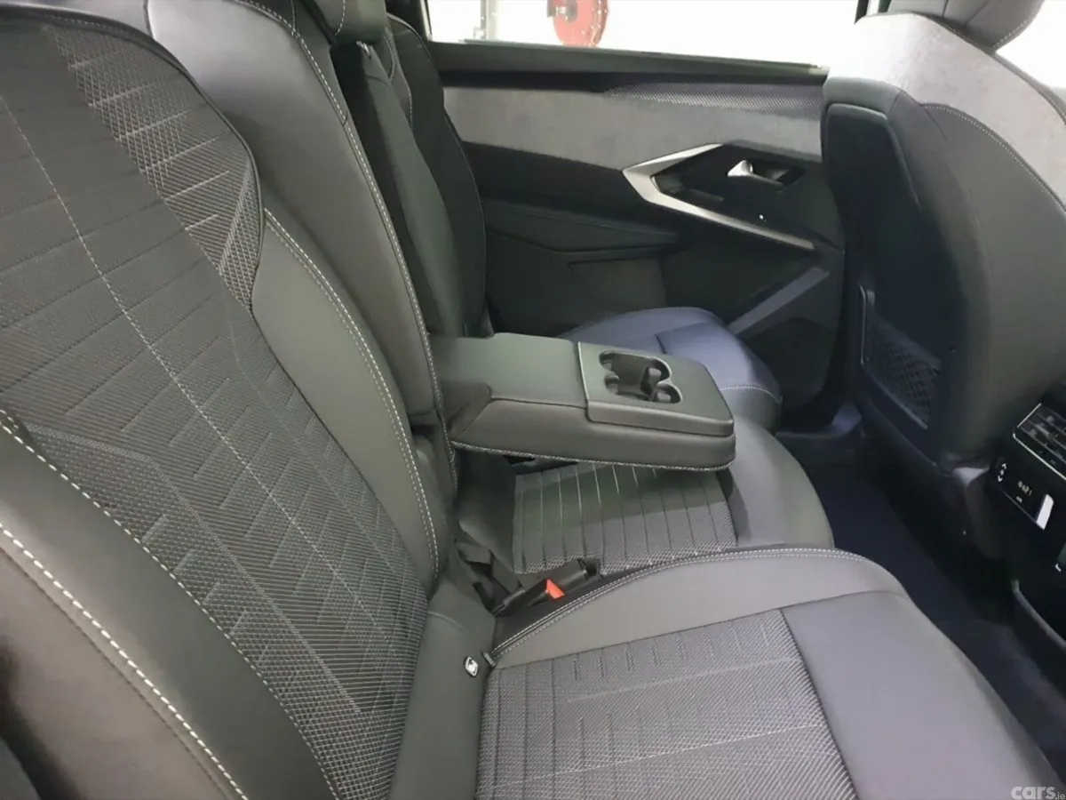 Peugeot 5008 SUV, Electric, 2026, Grey