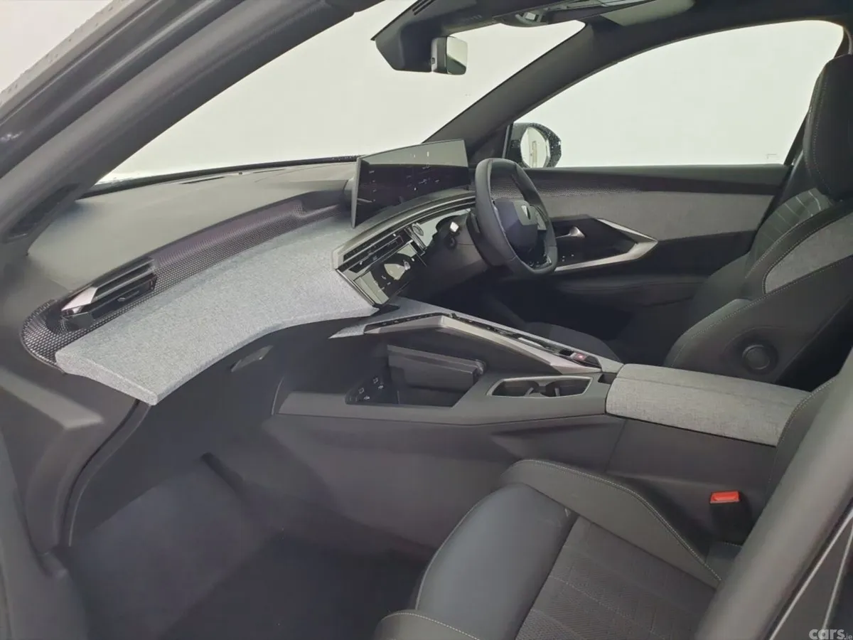 Peugeot 5008 SUV, Electric, 2026, Grey