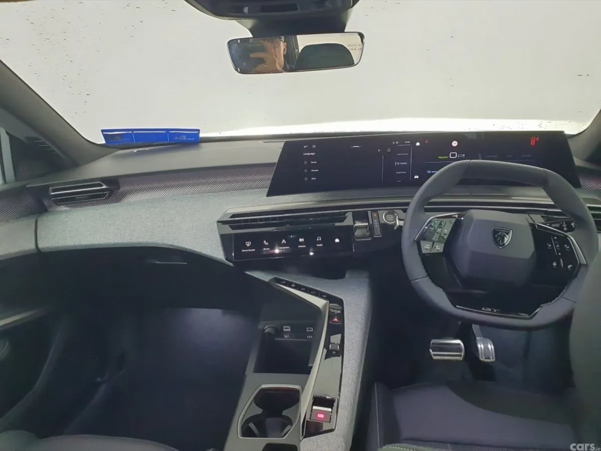 Peugeot 5008 SUV, Electric, 2026, Grey