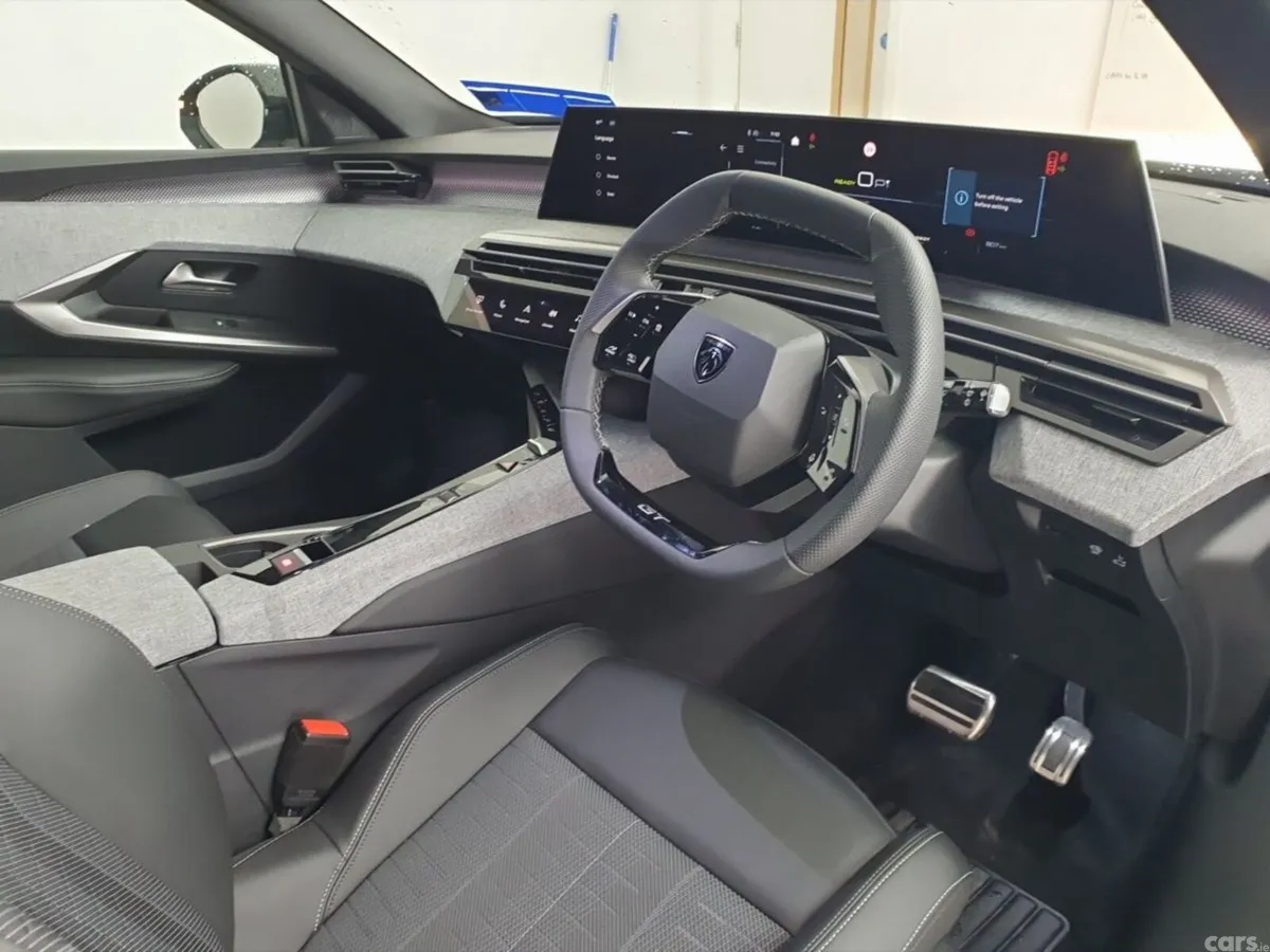 Peugeot 5008 SUV, Electric, 2026, Grey