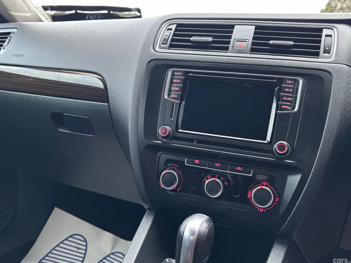 Volkswagen Jetta Saloon, Diesel, 2016, Silver