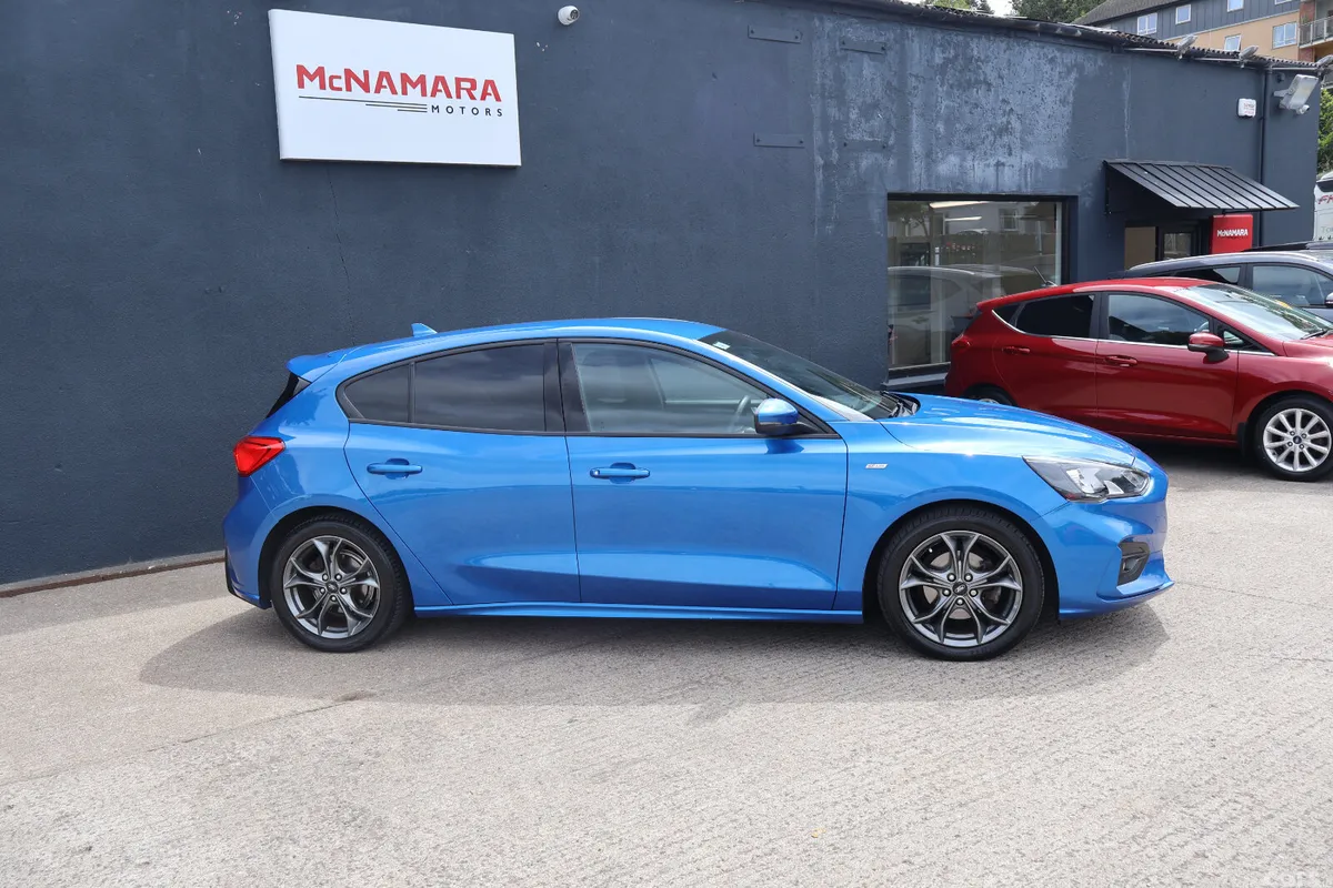 Ford Focus Hatchback, Diesel, 2020, Blue