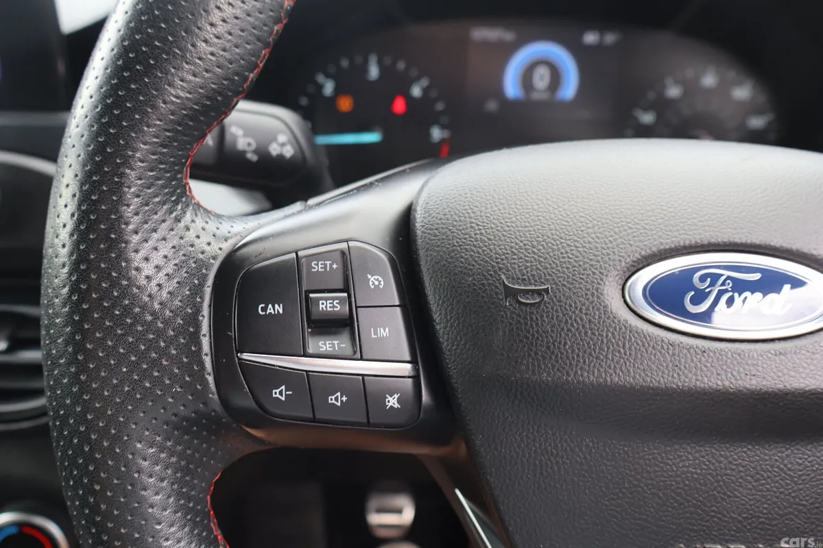 Ford Focus Hatchback, Diesel, 2020, Blue