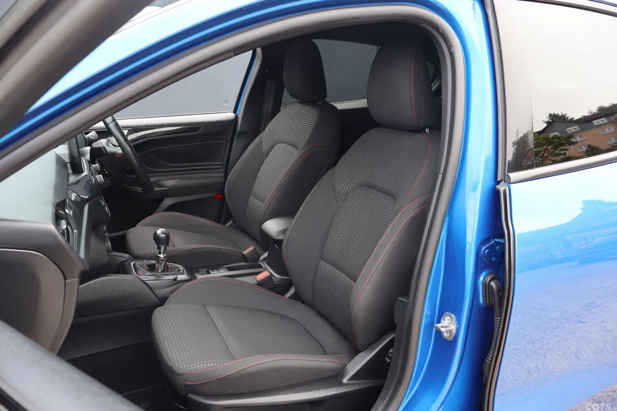 Ford Focus Hatchback, Diesel, 2020, Blue